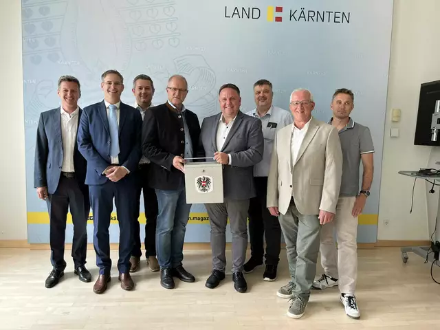 Fellner, Prinz, Sternig (GSZ Kärnten), Stampfer, Egger, Mödritscher, Lessiak, Hinteregger (GF des Gemeindeverbands Feldkirchen; v.l.) | Foto: Büro LR Fellner