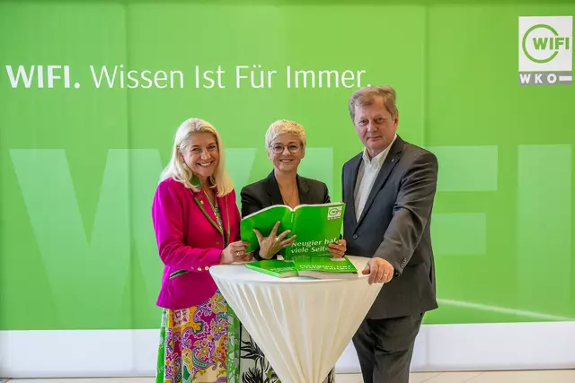 Von links: WIFI-Kuratorin Doris Cuturi-Stern, WKOÖ-Präsidentin Doris Hummer, WIFI-Institutsleiter Harald Wolfslehner. | Foto: WIFI OÖ/Martin Gaisbauer
