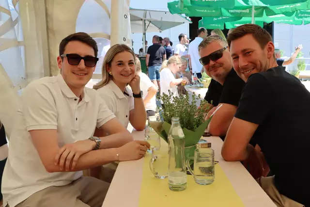 Florian Spitzer, Valentina Luksch, Udo Niemetz und Georg Markl (v. l.). feierten gemeinsam beim Luksch-Sommerfest. | Foto: Markus Bäumler/zema-medien.de