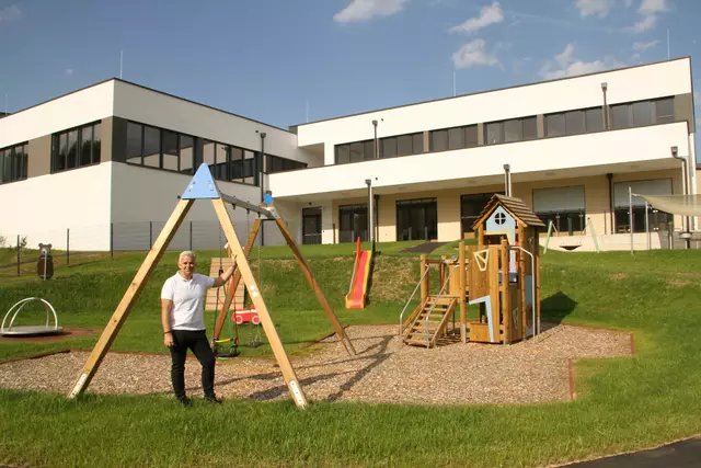 Der Schulcampus in Holzschlag ist innovativ, nachhaltig und verfügt über modernste Standards. Eine der vielen Investitionen in der Gemeinde Unterkohlstätten in die Zukunft. 