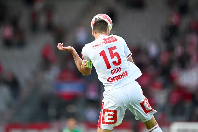 In der Vergangenheit führte Graf den GAK immer wieder als Kapitän aufs Feld.  | Foto: GEPA