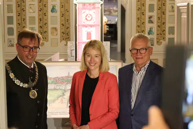Bei der Eröffnung des Museums 1212 Enns: Bürgermeister Christian Deleja-Hotko, Landeshauptmann-Stellvertreterin Christine Haberlander und Museumverein-Obmann Gottfried Kneifel. | Foto: Losbichler