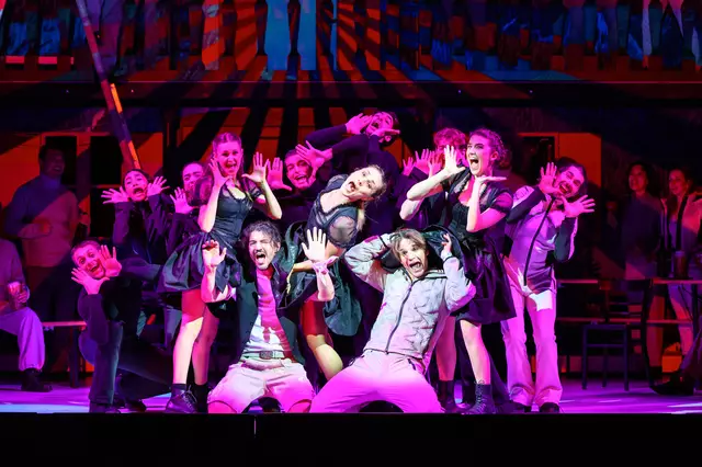 Das Musical "Skiverliebt - Zwei Brettln, die die Welt bedeuten" wurde am Salzburger Landestheater aufgeführt. | Foto: SLT/Tobias Witzgall