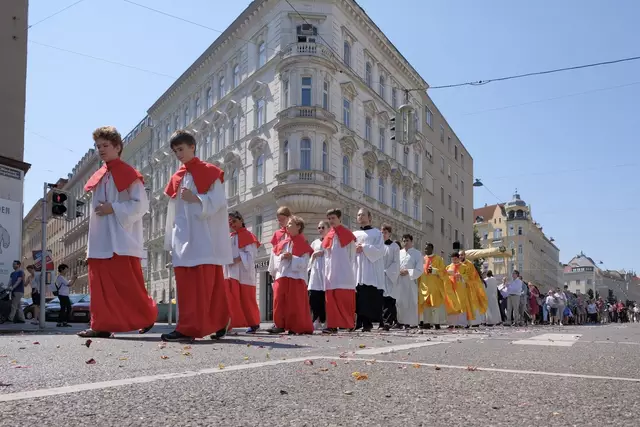 Katholisches Hochfest: Fronleichnamsprozessionen gibt es auch dieses Jahr wieder in ganz Wien. Doch warum macht man den Umzug? (Archiv) | Foto: Tomislav Josipovic
