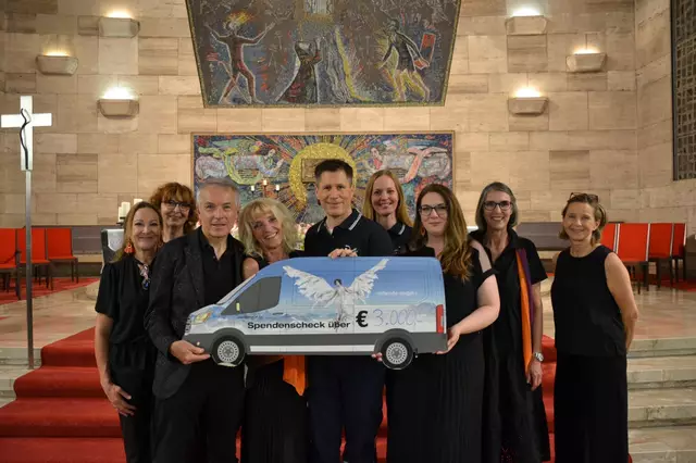 Beim Benefizkonzert des Welser Gospelchor „Choice of Voice“ konnten 3.000 Euro Spenden für die wohltätige Organisation "Rollende Engel" gesammelt werden. | Foto: Roland Gruijthuissen
