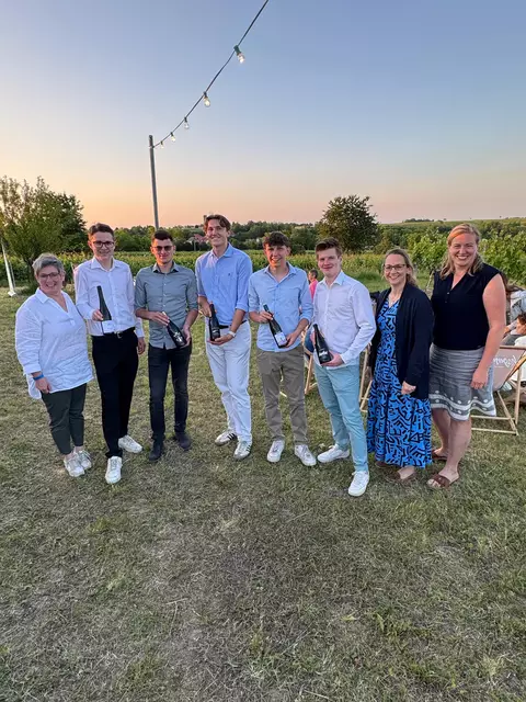 von links: Daniela Hagenbüchl-Schabl, Florian Matzka, Manuel Humer, Paul Zeleny, Nico Ernst, Leonhard Hagenbüchl, Daniela Krottendorfer, Elke Hammerschmidt-Groll | Foto: WBS Krems