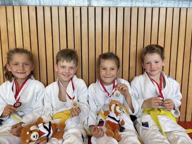 Die erfolgreichen Kämpfer:innen aus Wängle v.l.: Samuel Lokin, Ivan Apukhtin, Fenja Konzmann und Gabriel Gundolf