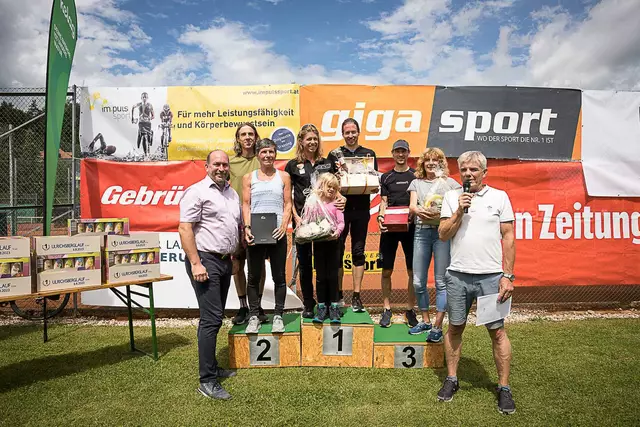Bei den Herren siegte 2023 Tobias Plattner (SC Laufsport Hermagor) vor Christian Hatzenbichler (vl) und Franz Pecjak (Boso Running Team). Bei den Damen holte sich Sonja Tajsich (HSV Triathlon Klagenfurt) vor Ulrike Striednig (LAC Klagenfurt) und Heidi Elpelt (ASV Maria Saal) den ersten Platz. | Foto: Christina Passegger