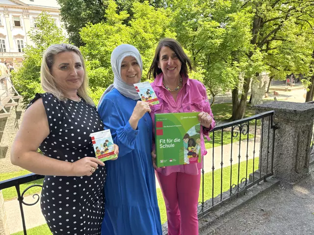 Freuen sich schon auf den Rucksack-Sommer: Ulrike Stefflbauer (rechts im Bild) mit den Stadtteilmüttern Besa (links) und Tezcan. | Foto: Lisa Gold