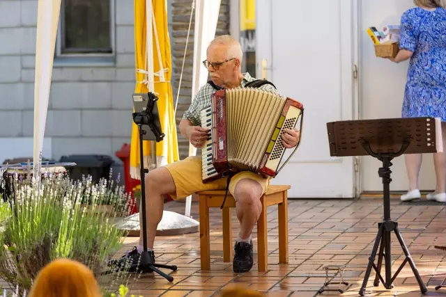 Fritz Felber sorgte für wohltuende Akkordeon-Klänge. | Foto: Andreas J.Preissl