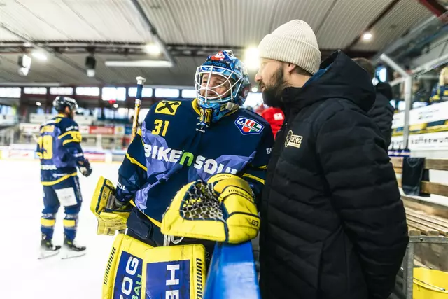 Goalie-Coach Moritz Mayer hat seinen Vertrag beim EKZ für eine weitere Saison verlängert. | Foto: EKZ