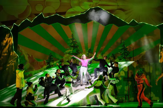 Das Musical "Skiverliebt - Zwei Brettln, die die Welt bedeuten" wurde am Salzburger Landestheater aufgeführt. | Foto: SLT/Tobias Witzgall