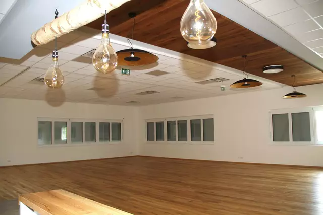 Beeindruckend der Veranstaltungssaal, der durch viel Eigenleistung erst möglich wurde.