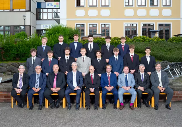 Die erfolgreichen Absolventen der Fachschule für Mechatronik