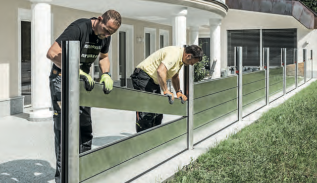 Besonders gefragt ist das Dammbalkensystem. Leichte, robuste Aluminiumprofile schützen Türen, Tore, Fenster und ganze Flächen vor den eindringenden Fluten.  | Foto: Prefa