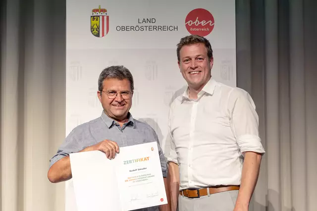 Rudolf Simader mit Umwelt- und Klima-Landesrat Stefan Kaineder (von links). | Foto: Land OÖ/Margot Haag