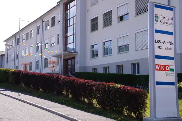 Die Landesberufsschule in Arnfels und das Lehrlingshaus werden mit einer modernen Photovoltaikanlage ausgestattet.
