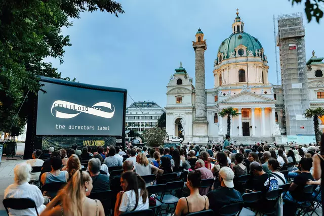 Im Juli wird der Karlsplatz zum Open Air-Kino: Das Karlskino-Filmfestival startet. | Foto: Stefan Dworak