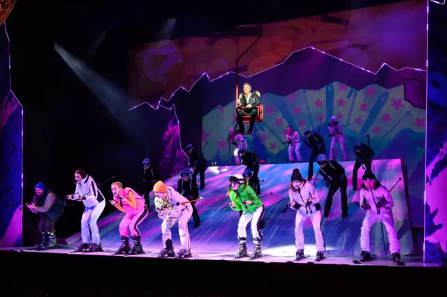 Das Musical "Skiverliebt - Zwei Brettln, die die Welt bedeuten" verknüpft Sport und Kultur auf künstlerische Weise. | Foto: SLT/Tobias Witzgall