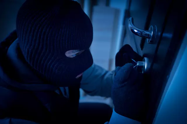 In der Nacht zum 18. Juni 2025 sei in vier Geschäftslokale im Innenstadtbereich von Wolfsberg eingebrochen. (Symbolfoto) | Foto: stock.adobe.com/at/luckybusiness 