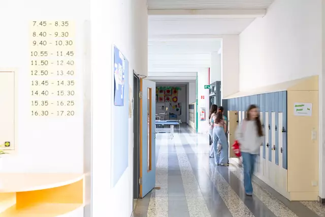 Die tragischen Ereignisse in Graz haben vergangene Woche eine bundesweite Debatte über die Sicherheit an Schulen ausgelöst. Auch in Wien ist das Thema inzwischen stark präsent. | Foto: Gilbert Novy / KURIER / picturedesk.com