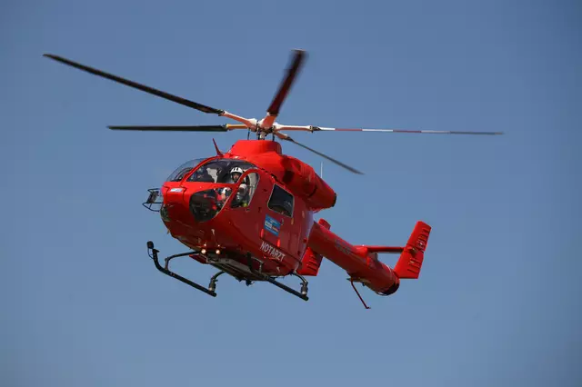 Der Notarzthubschrauber Martin 3 musste in Edt bei Lambach einen 31-jährigen Nordmazedonier abtransportieren, der bei einem Arbeitsunfall schwer verletzt wurde. | Foto: laumat.at
