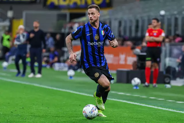 Das blau-schwarze Trikot bei Arnautović ist Geschichte – wird es bald grün-weiß sein? | Foto: Fabrizio Carabelli / PA / picturedesk.com