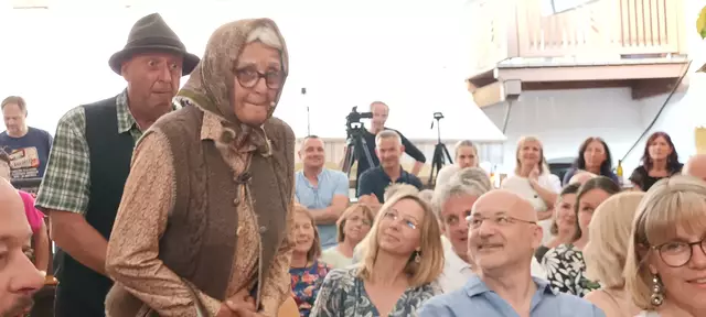 Die Oldies Hans und Margret Herold als Lena.