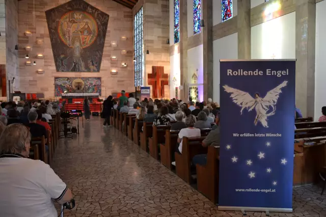 Beim Benefizkonzert des Welser Gospelchor „Choice of Voice“ konnten 3.000 Euro Spenden für die wohltätige Organisation "Rollende Engel" gesammelt werden. | Foto: Roland Gruijthuissen