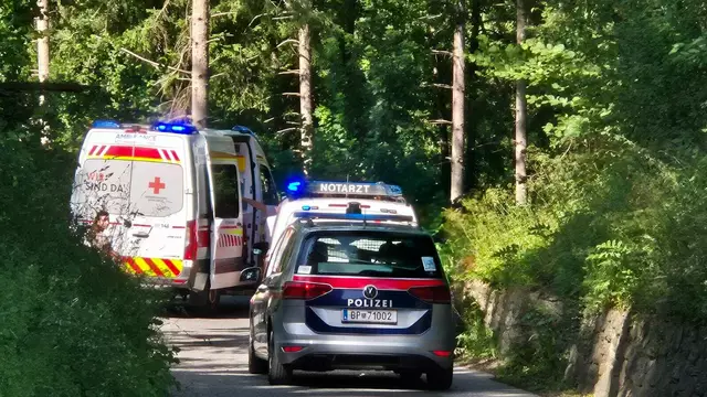 Ein junger Motorradlenker fuhr auf einen Pkw auf. | Foto: zoom.tirol