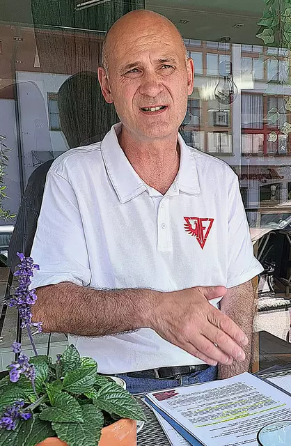 Norbert Schett im Sportgespräch mit Friedl Schwaighofer im Cafe "La Piazzetta" in Niederndorf. | Foto: Schwaighofer
