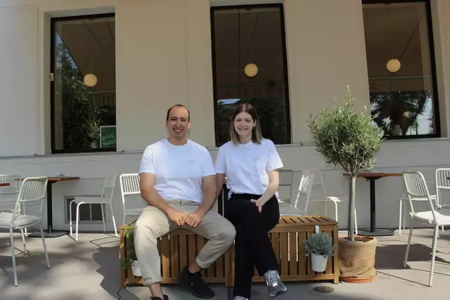 Die Besitzer Christian und Sandra können sich über 92 Punkte in der "Falstaff"-Wertung freuen. Nach nur einem halben erreicht das Vorstadtcafé die Bestnoten im Bezirk.  | Foto: Vorstadtcafé Otti