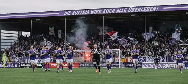 Die Rückkehr von Austria Salzburg in die 2. Liga - am gestrigen Montag startete die Vorbereitung auf die neue Saison, in der das brisante Derby gegen den FC Liefering wartet, aber auch Duelle gegen die Admira, St. Pölten oder Bundesliga-Absteiger Austria Klagenfurt. Im Bild kurz vorm letzten Heimspiel gegen Schwaz. | Foto: Daniel Huber
