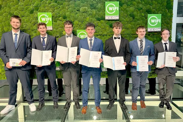 ME-Klasse v. l.: David Fenth, Philipp, Reitinger, Florian Ratzenböck (A), Timo Weberndorfer, Michael Rois, Moritz Kreutler (G) und Marcel Bauer. | Foto: TFS Haslach
