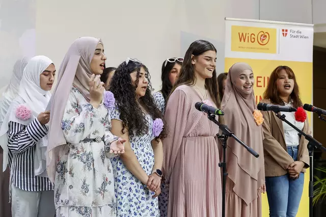 Für Begeisterung und gute Stimmung sorgte ein musikalischer Bühnenbeitrag von Jugendlichen bei der Jugendgesundheitskonferenz in der Leopoldstadt. | Foto: WiG/Mirjam Reither