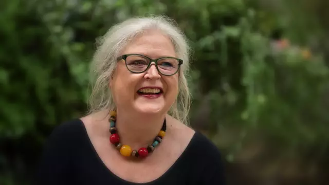 Die langjährige Chefdramaturgin Friederike Bernau, die über ein Jahrzehnt lang die Geschicke des Salzburger Landestheaters wesentlich mitbeeinflusst hatte.  | Foto: SLT/Anna Maria Löffelberger