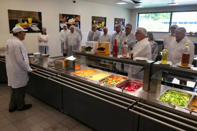 Täglich ab sechs Uhr früh wird in dieser Großküche der Schwarzenbergkaserne für alle Soldatinnen und Soldaten des Bundesheeres in den vier Salzburger Kasernen frisch gekocht. | Foto: Bundesheer/Wolfgang Riedlsperger 