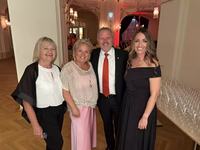 Das Ehepaar Spenger (r.) mit den SP-Frauen Sissi Wallner und Sabine Bugnar. | Foto: Zezula