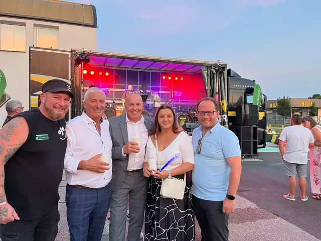 Rockiger Schluss mit der Offenen Jugendarbeit:  René Wagner (OJA), Vizebürgermeister Michael Leitgeb, Bürgermeister Georg Rosner, Stadträtin Manuela Horvath und Marek Zeliska (Leiter SOS-Kinderdorf Burgenland) | Foto: Marek Zeliska