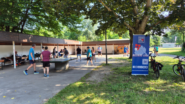 15 Tischtennis-Doppel-Teams aus 8 Wiener Bezirken spielen im Donaupark bei sonnigem Wetter um Punkte für die Wiener Tischtennis Bezirksliga. | Foto: Tischtennis Hobby Wien