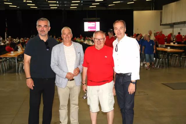 LR Heinrich Dorner, Vizebgm. Michael Leitgeb, PVÖ-Bezirksobmann und Organisator Hans Goger mit LR Leonhard Schneemann. | Foto: Peter Seper