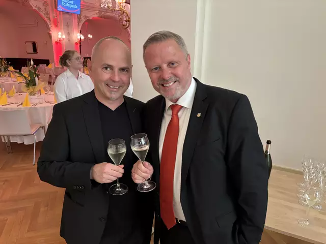 Moderator Michael Rosecker (l.) mit Rainer Spenger. | Foto: Zezula