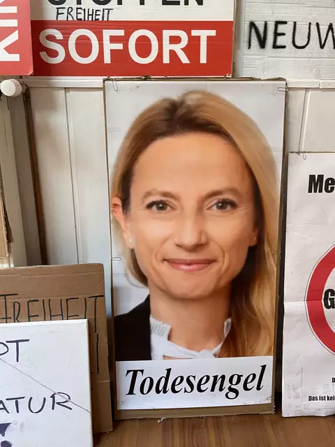 Juliane Bogner-Strauß als "Todesengel" | Foto: Josef Goldhofer