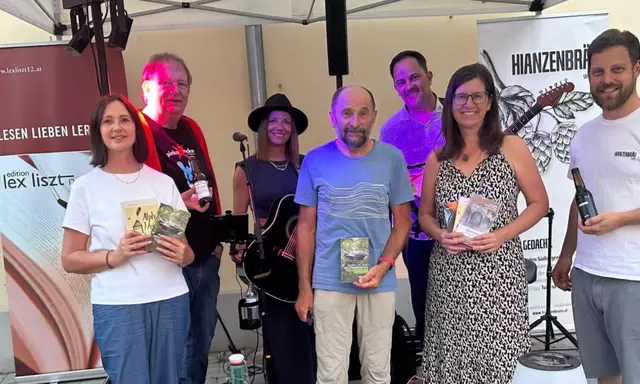 Literatur im Hianzenbräu: Elke Steiner (edition lex liszt 12), Horst Horvath (Verlagsleiter), Julia Weidinger (Musik), Rudolf Hochwarter (Autor), Tom Stimpfl (Musik), Katharina Tiwald (Autorin), Dominik Kainz (Hianzenbräu) | Foto: edition lex liszt 12