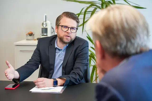 SPÖ-Klubobmann Hannes Schwarz: "Wer einen Spitalstandort schließt, Stationen abzieht und nur geringfügige Anpassungen vornimmt, hat die Zeichen der Zeit nicht erkannt." | Foto: SPÖ Landtagsklub