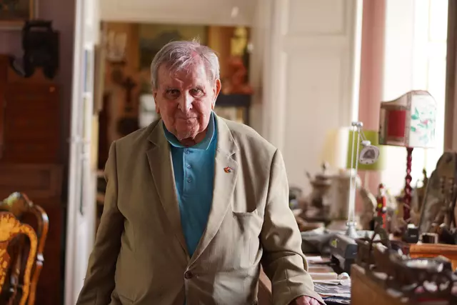 Gerhard Eggermann ist der Schlossherr und kennt die rund 75 Räume auswendig. | Foto: Bernhard Kerezsi