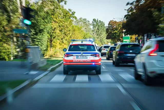 Am Dienstagabend kam es auf der Erdberger Lände zu einem schweren Verkehrsunfall. Eine 25-jährige Fußgängerin wurde dabei lebensgefährlich verletzt. (Symbolfoto) | Foto: Berufsrettung Wien