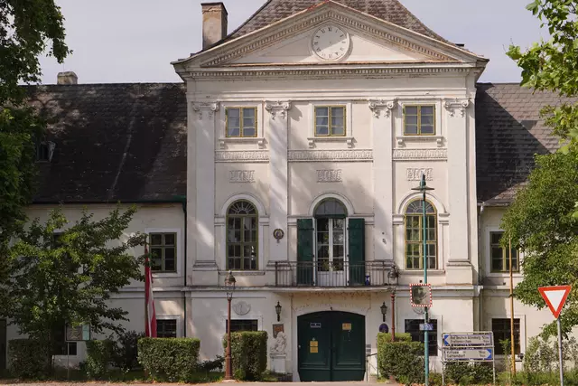 Das Schloss Potzneusiedl ist die Herberge unzähliger geheimer Schätze. | Foto: Bernhard Kerezsi