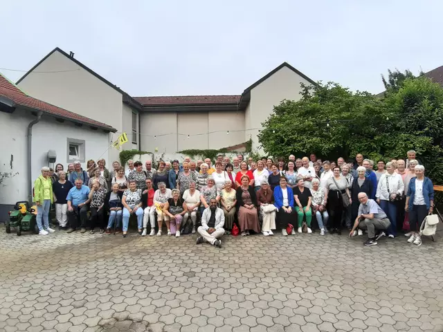  Mit dem Twin City Liner startete die 80-köpfige Gruppe des Pfarrverbands Kobersdorf-Weppersdorf-Lackenbach ihre Reise entspannt über die Donau. | Foto: Matthias Leitgeb