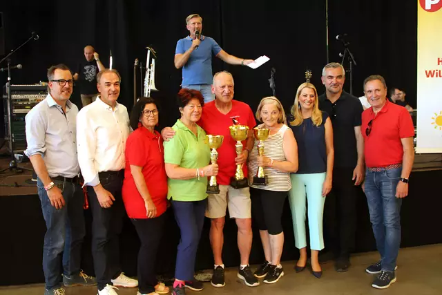 2023 Teilnehmerinnen und Teilnehmer begrüßte PVÖ-Landespräsident Helmut Bieler beim 29. Landeswandertag des Pensionistenverbandes. Die größten Gruppen der 139 Organisationen kamen aus Rohrbach (65), Stadtschlaining (42) und Forchtenstein (35) und wurden ausgezeichnet. | Foto: Peter Seper